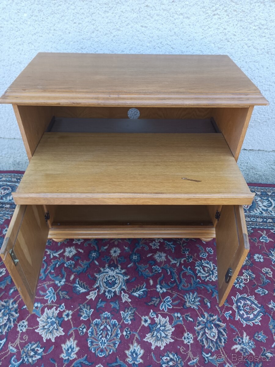 Rustikální televizní skříňka . - 4