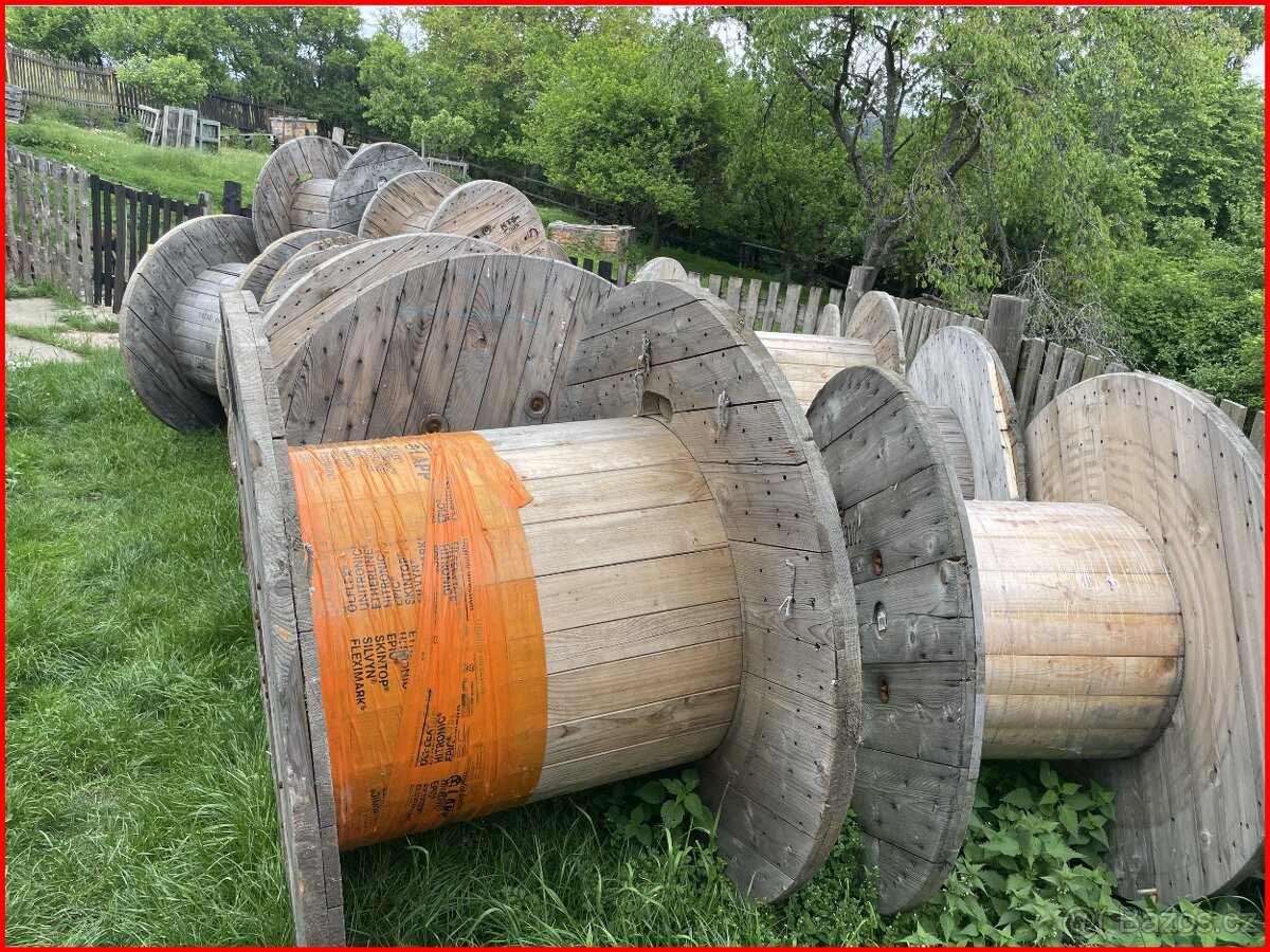 prázdné dřevěné kabelové cívky - 4