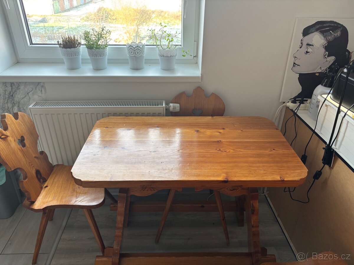 Jídelní stůl z masivu + 4 židle - 4