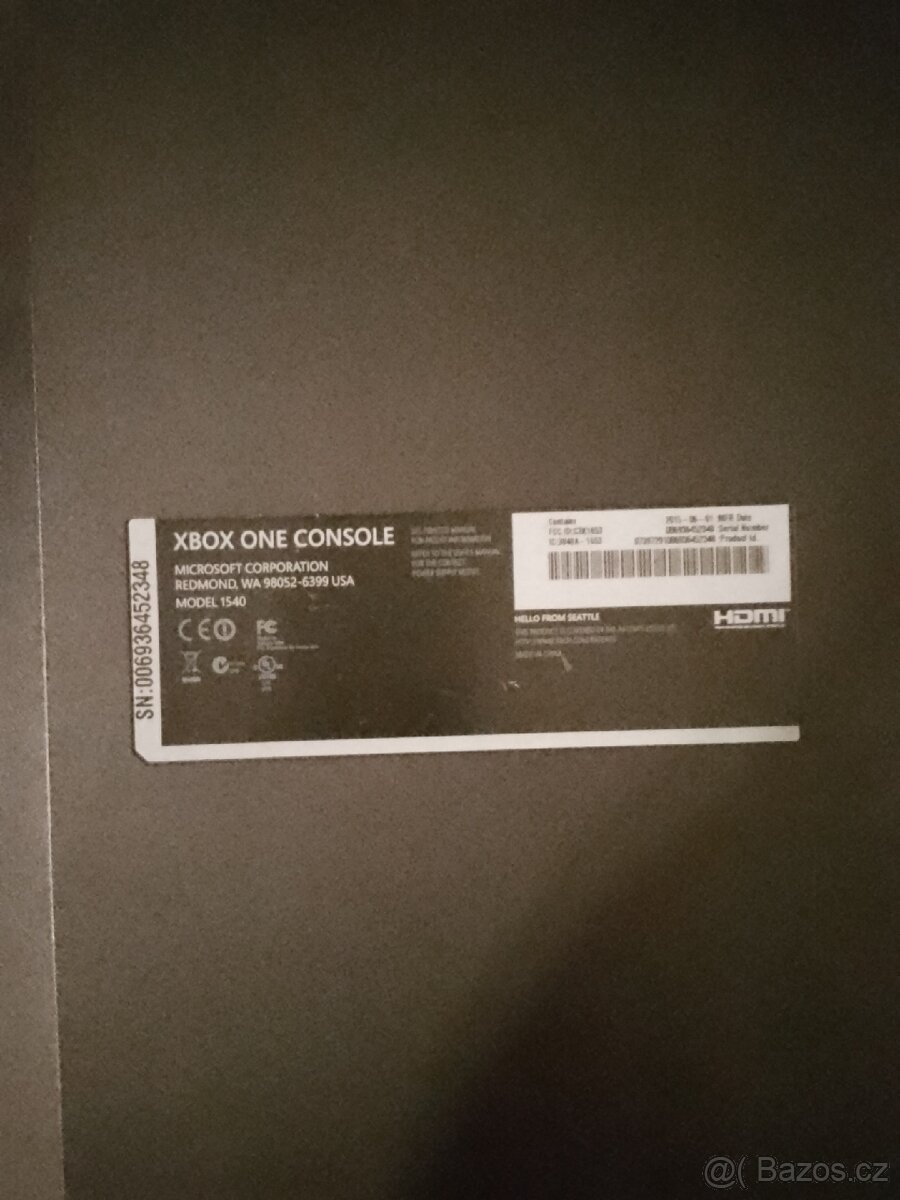 Prodám Xbox one 500gb + 2x ovladač a hra - 4