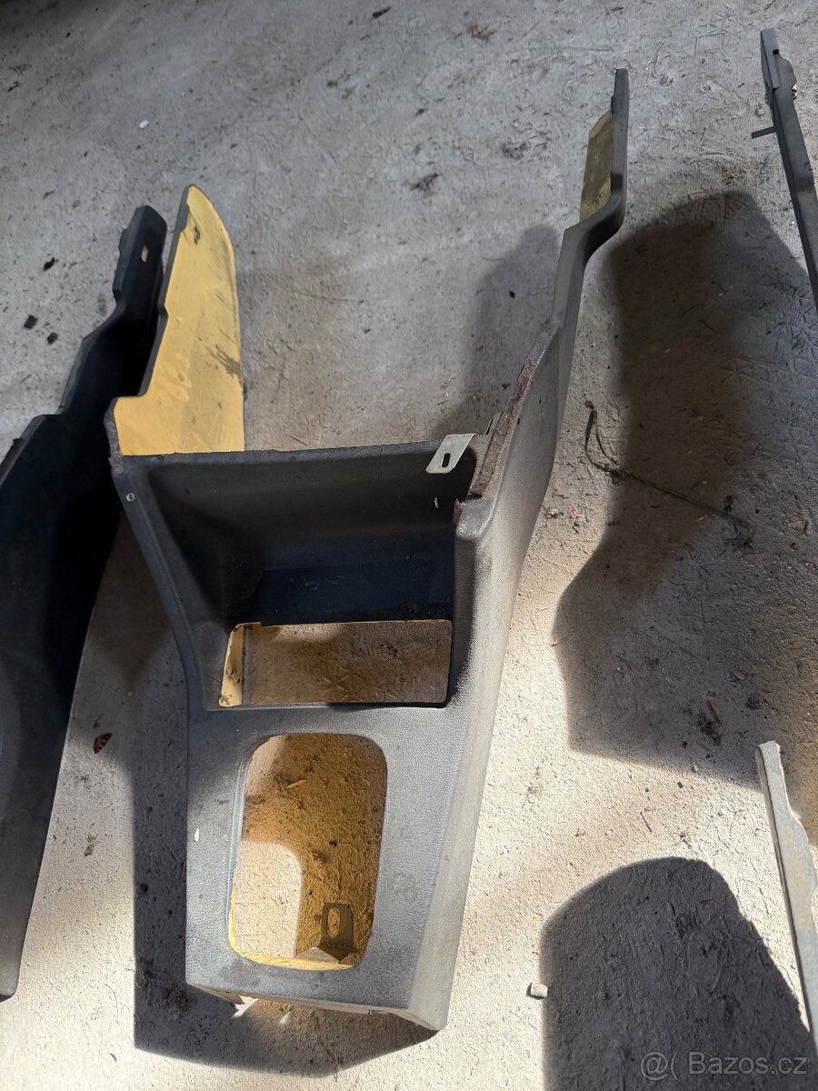 E30 - středový kryt - 4