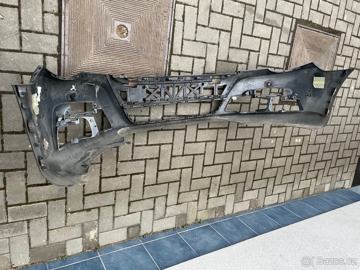 Prodám přední nárazník VW Passat CC r.v. 2009 - 4
