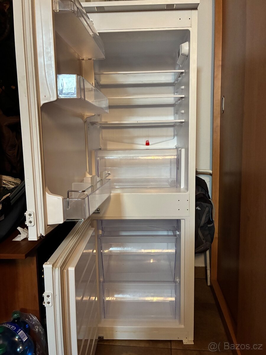 Vestavěná lednice s mrazákem - 4