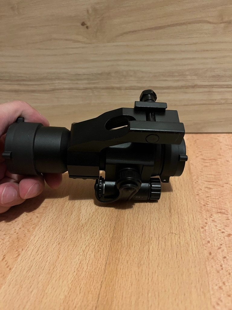 Kolimátor typu Aimpoint - 4