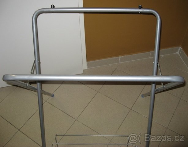 Zelená vanička - cca 1 metr + stojan s mřížkou - 4