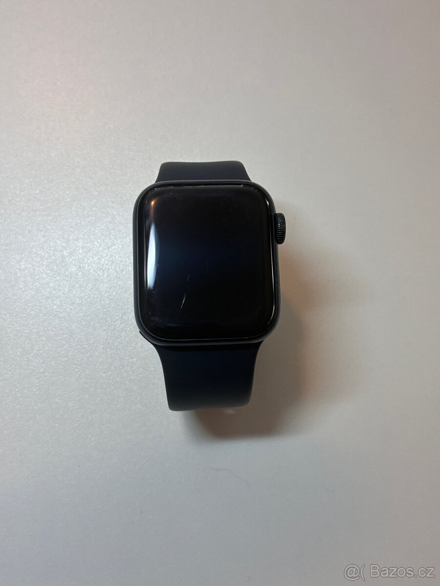 Apple watch SE (2.gen) 40mm černé - 4