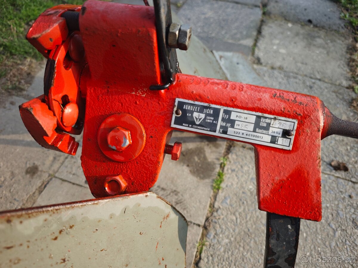 Pluh obracák Vari PO18 - 4