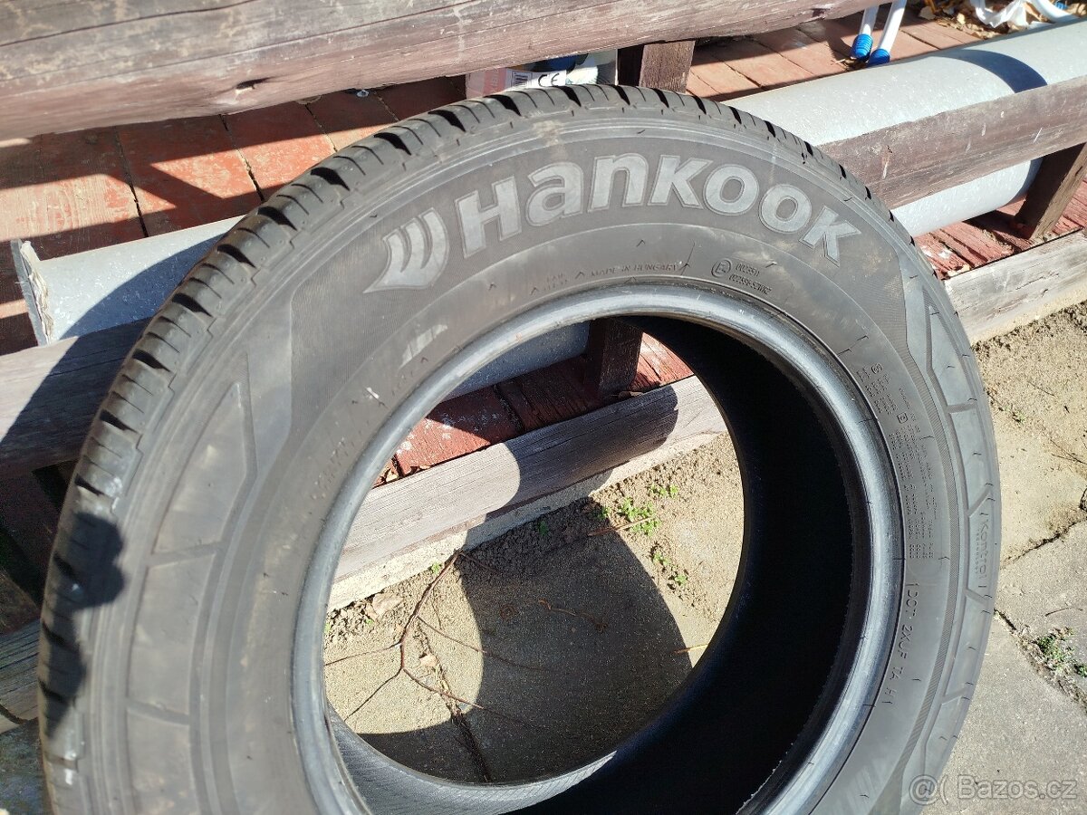 Prodám pneu 215/65R16C - 4