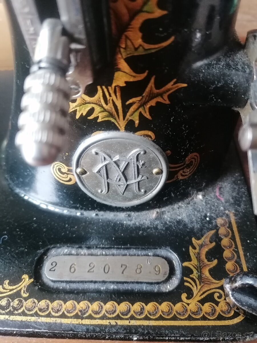 starožitný šicí stroj Bobbin. - 4