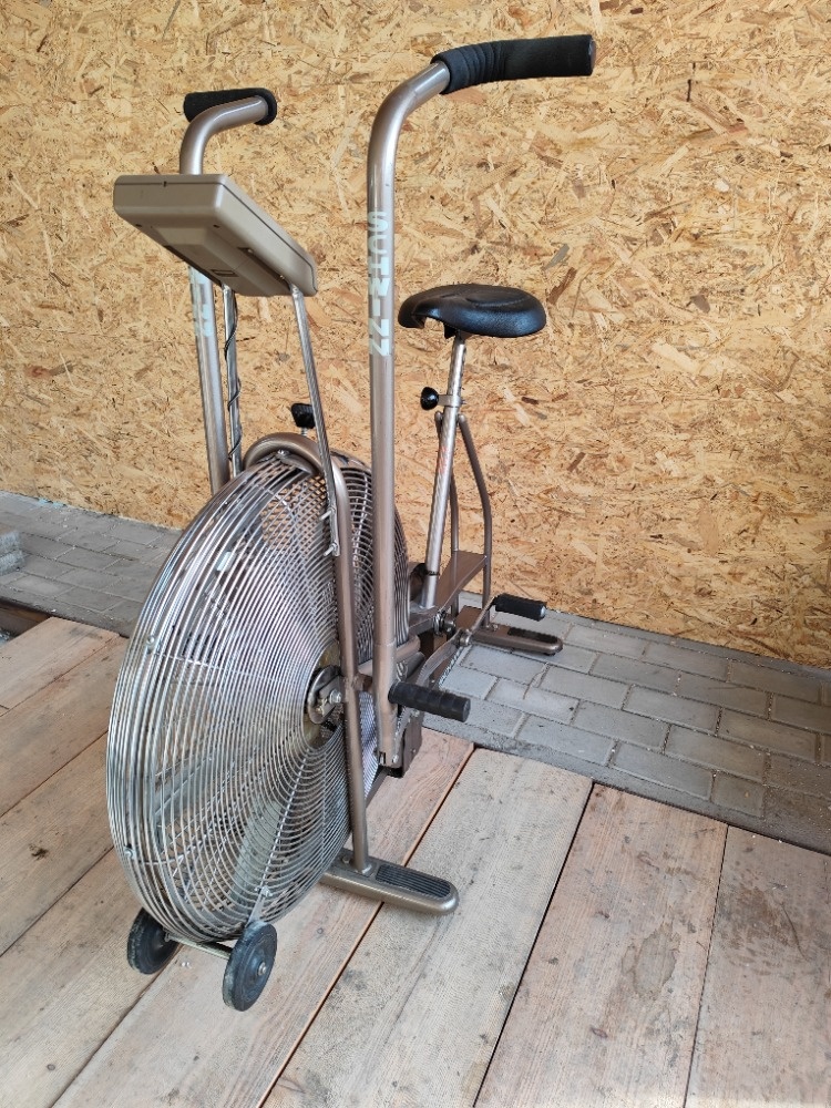 SCHWINN Airdyne Excersize Bike - 4
