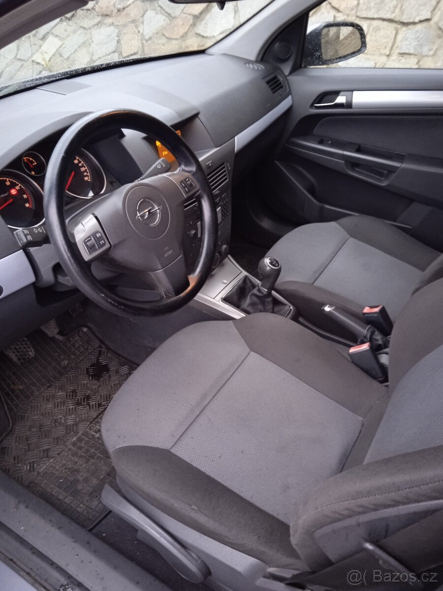 Opel Astra H caravan - 4