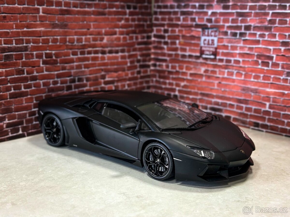1:18 Lamborghini Aventador - 4