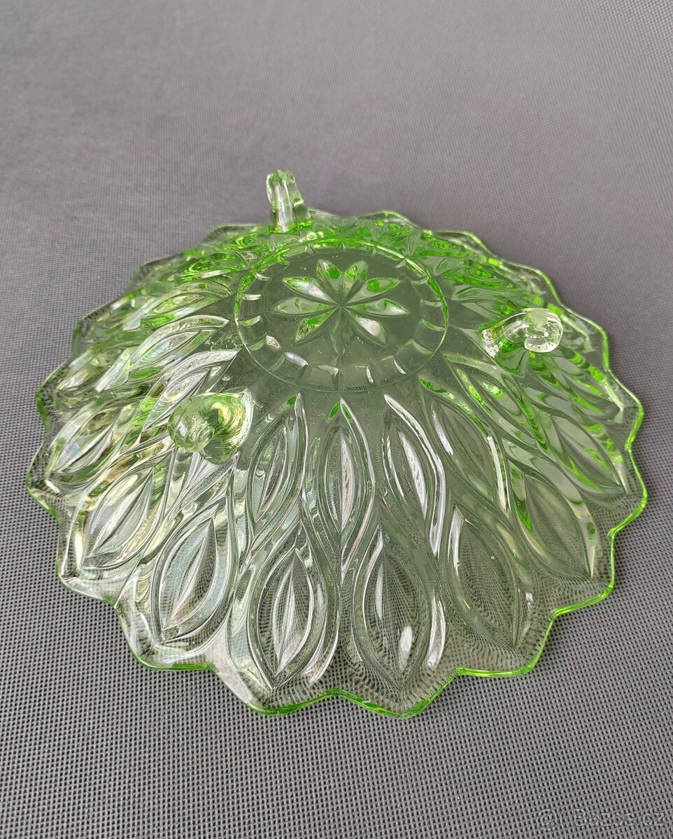 Salátová mísa z lisovaného zeleného skla ve stylů Art Deco - 4