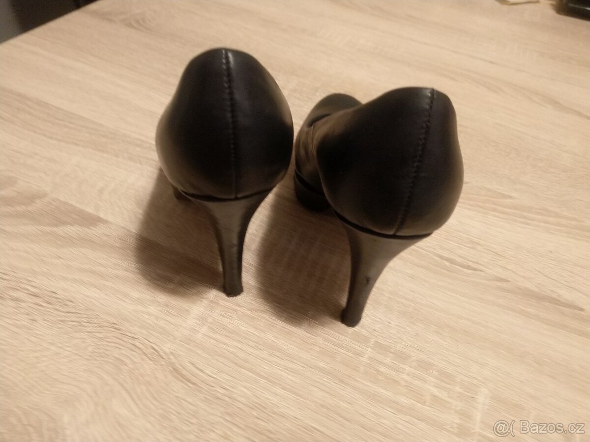 DÁMSKÉ ČERNÉ KOŽENÉ LODIČKY vel.40 - 4