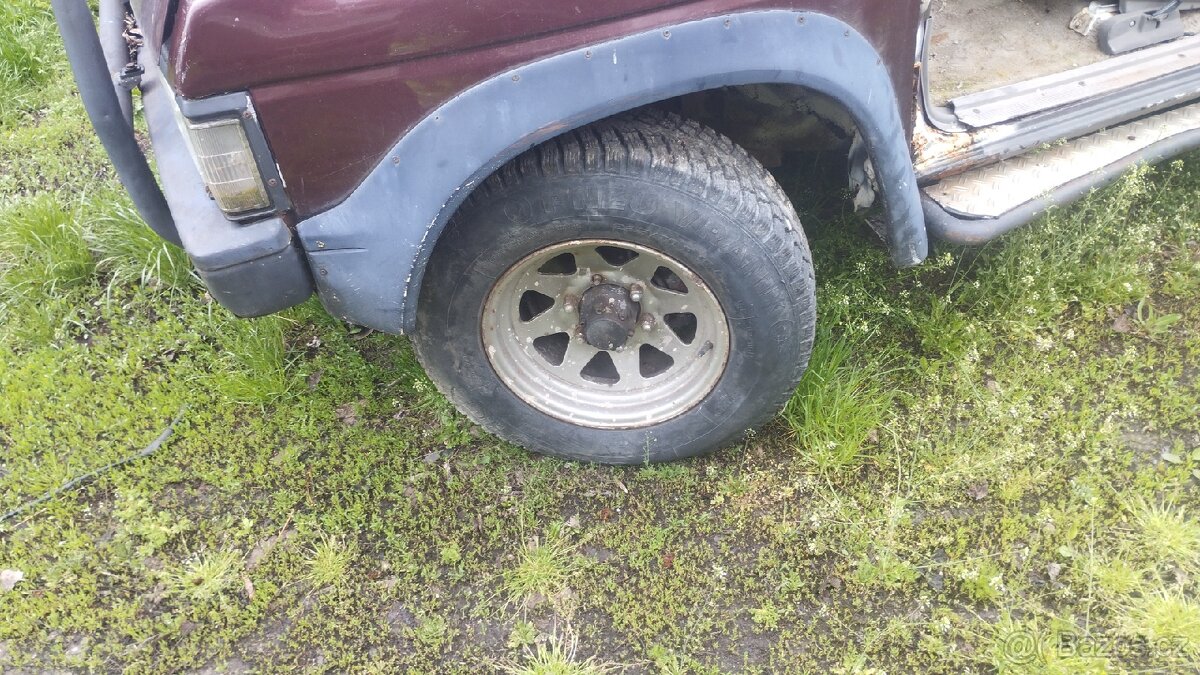 Prodám ocelová kola Nissan terrano - 4