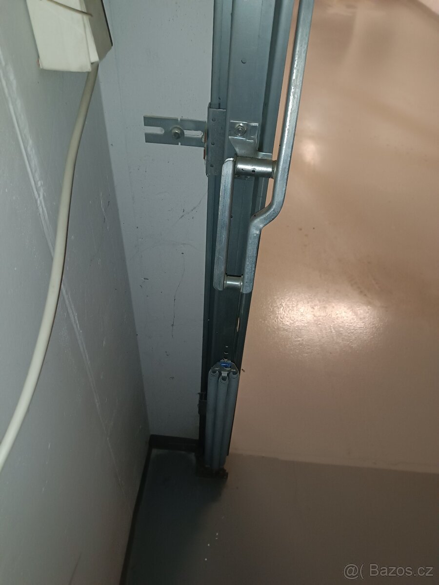 Výklopná garážová vrata - 4