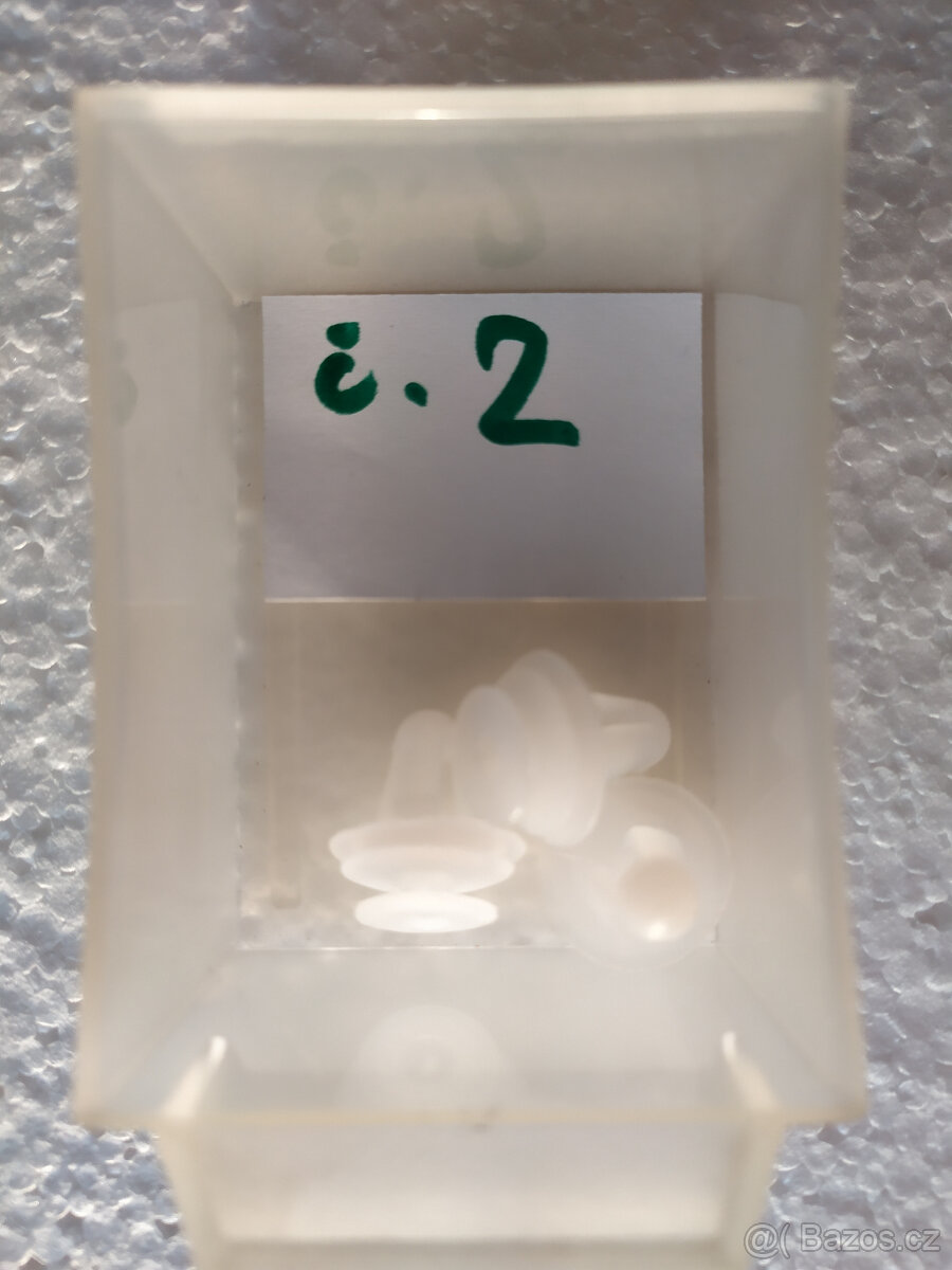 Plastové příchytky do auta - 4