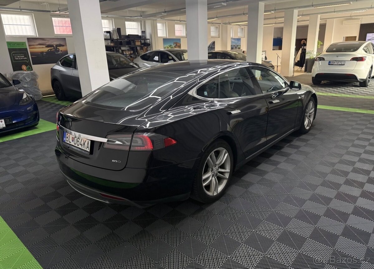 Tesla Model S Free supercharging 85D - 4