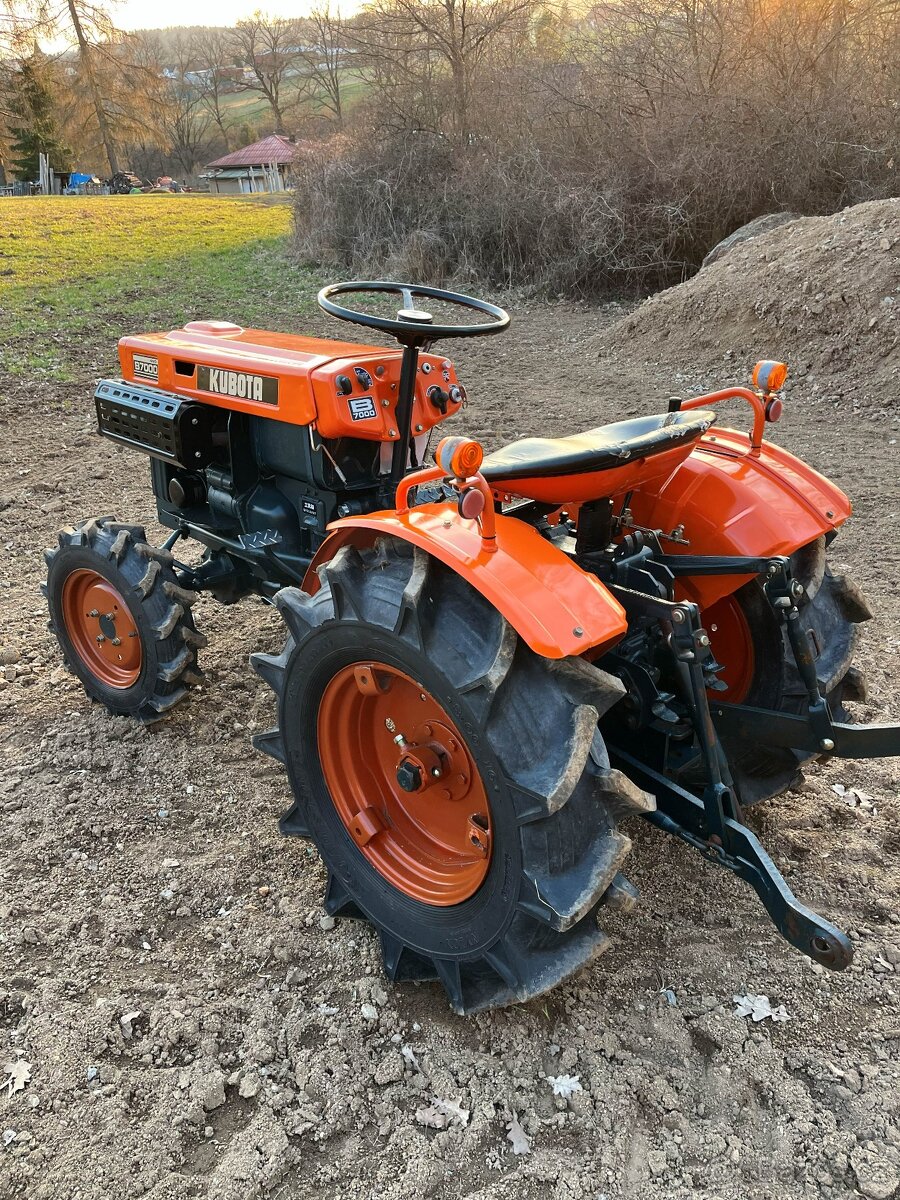 Malotraktor 4x4 Kubota B7000 - 4