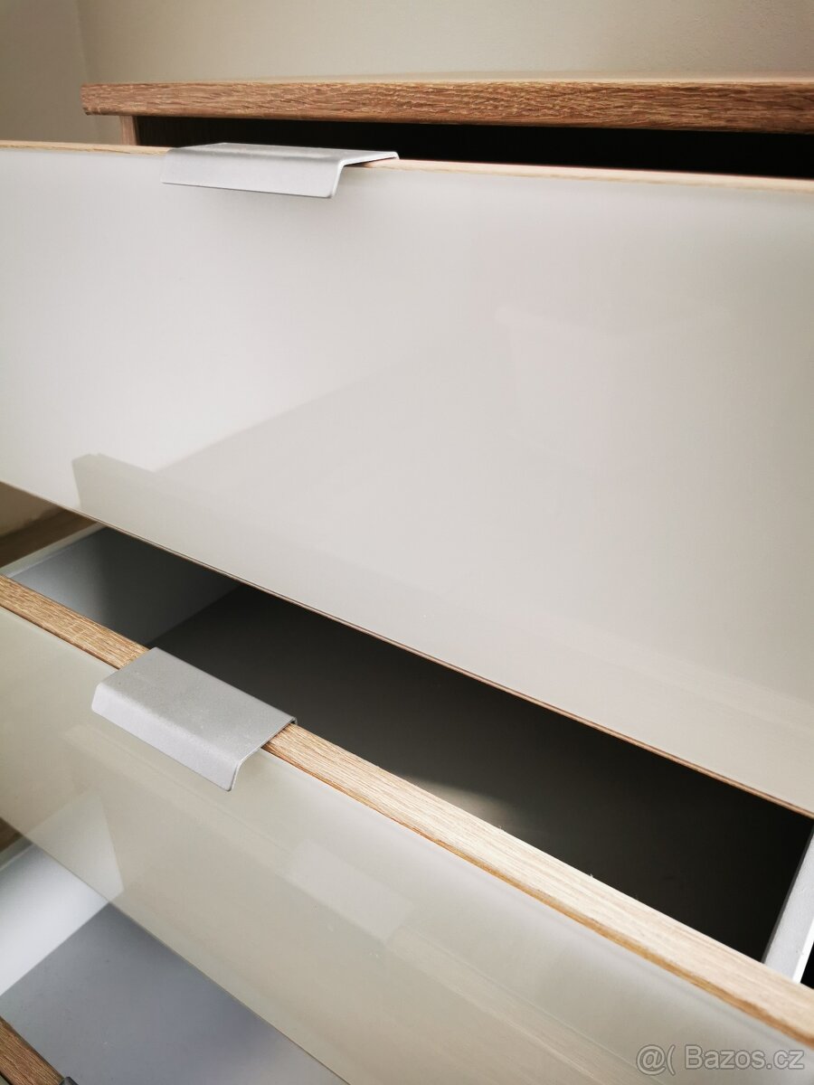 Noční stolek - 4