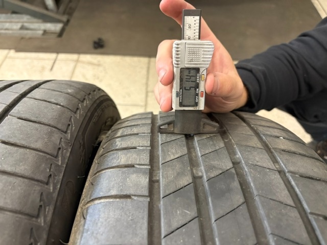 Bridgestone 225/45/18 - 4