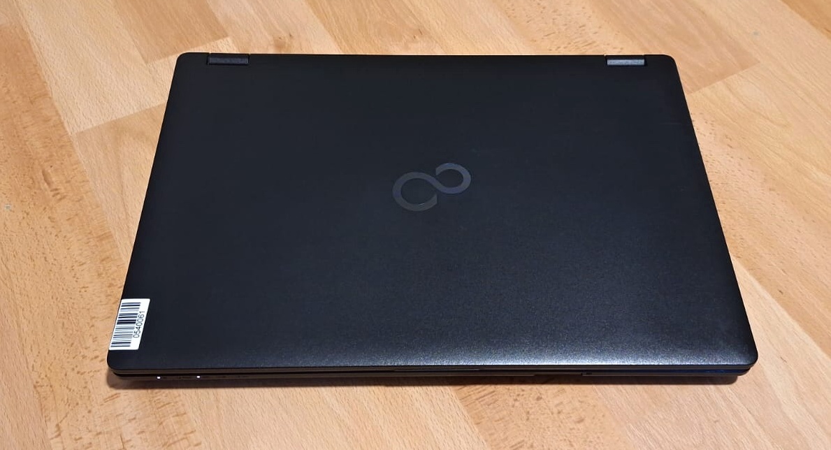 Notebok Fujitsu Lifebook e548 i5/8GB/120GB SSD - 4