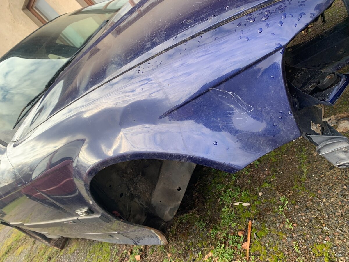 P: Pravý přední blatník BMW e36 sedan - 4