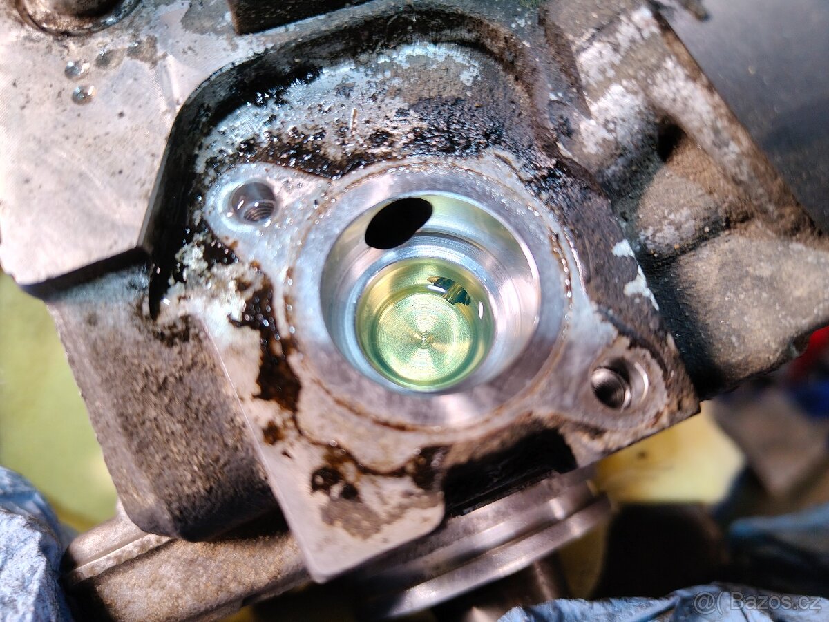 Vstřikovací čerpadlo BOSCH - 03L130755J - 4