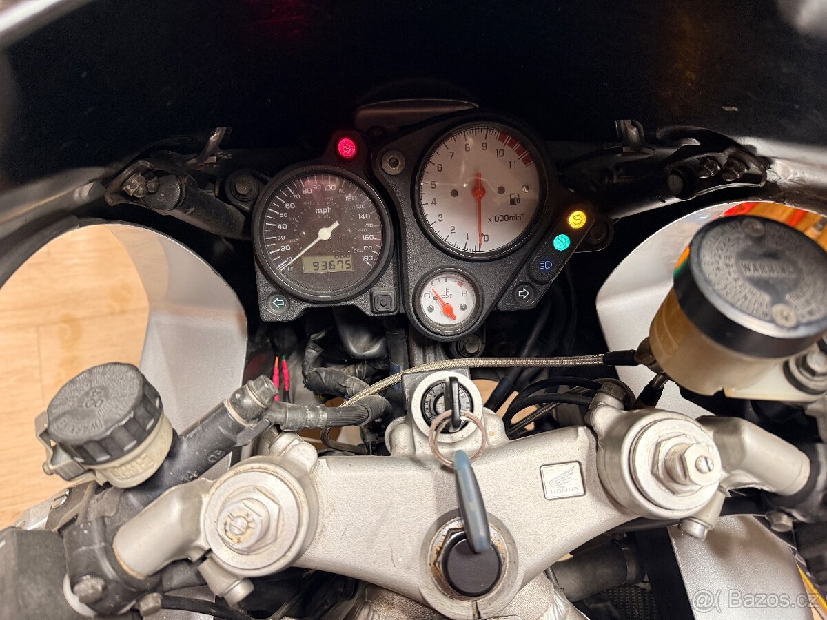 Honda VTR 1000 firestorm - 4