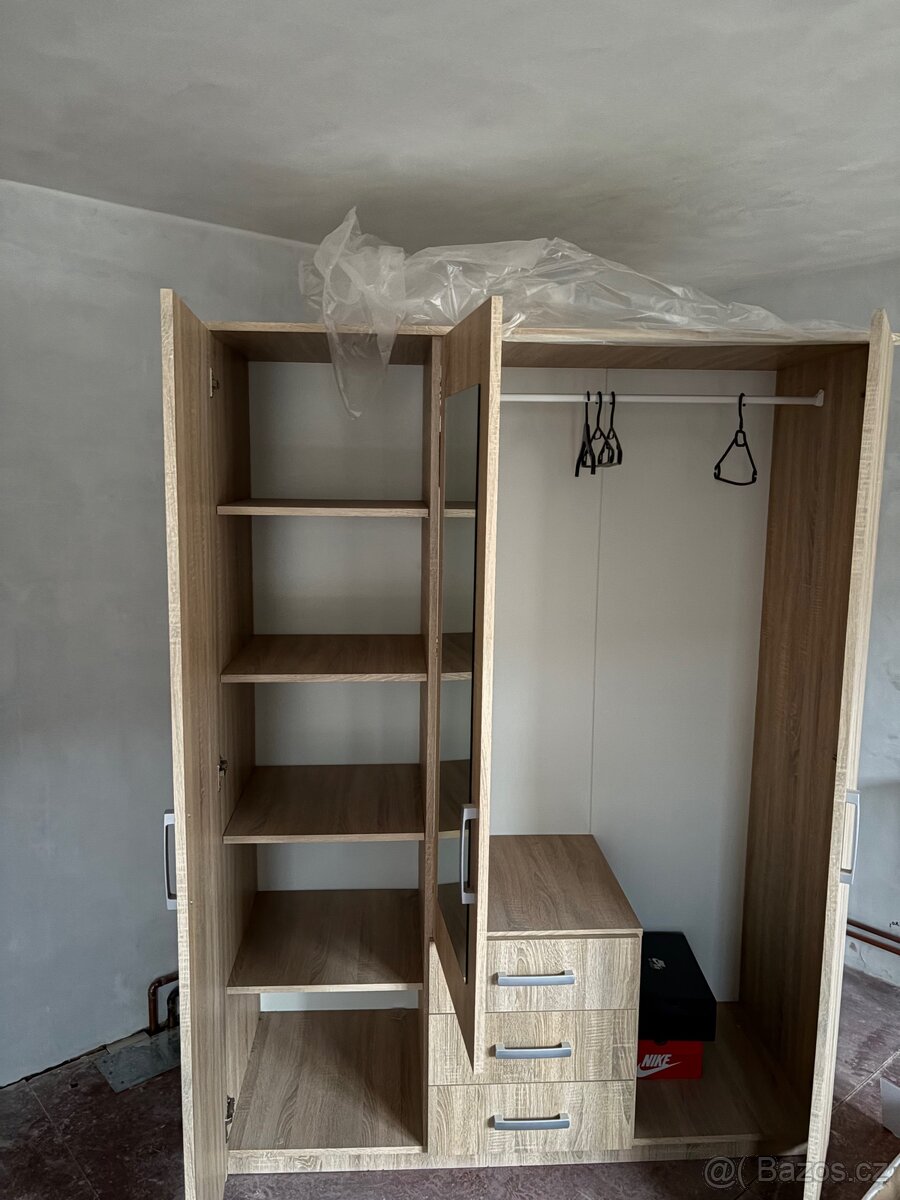 Šatní skříň - 4