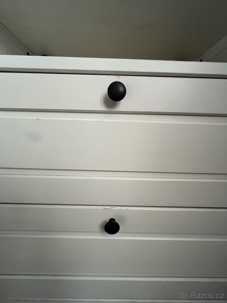 Přebalovací pult, šatní skříň - 4