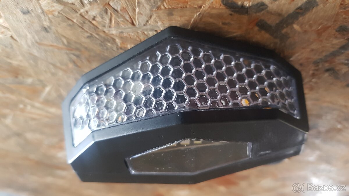 Zadní světlo s integrovanými blinkry, cross, enduro