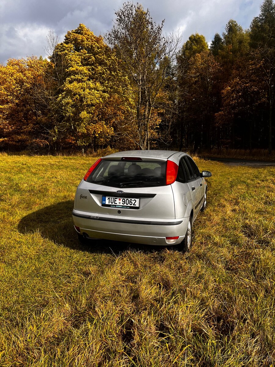 Ford Focus 1.4i - 4