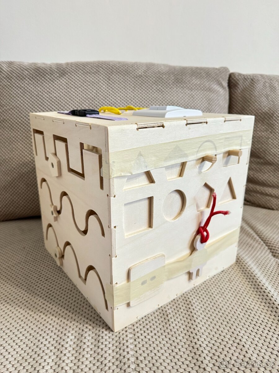 Dřevěný activity board - 4