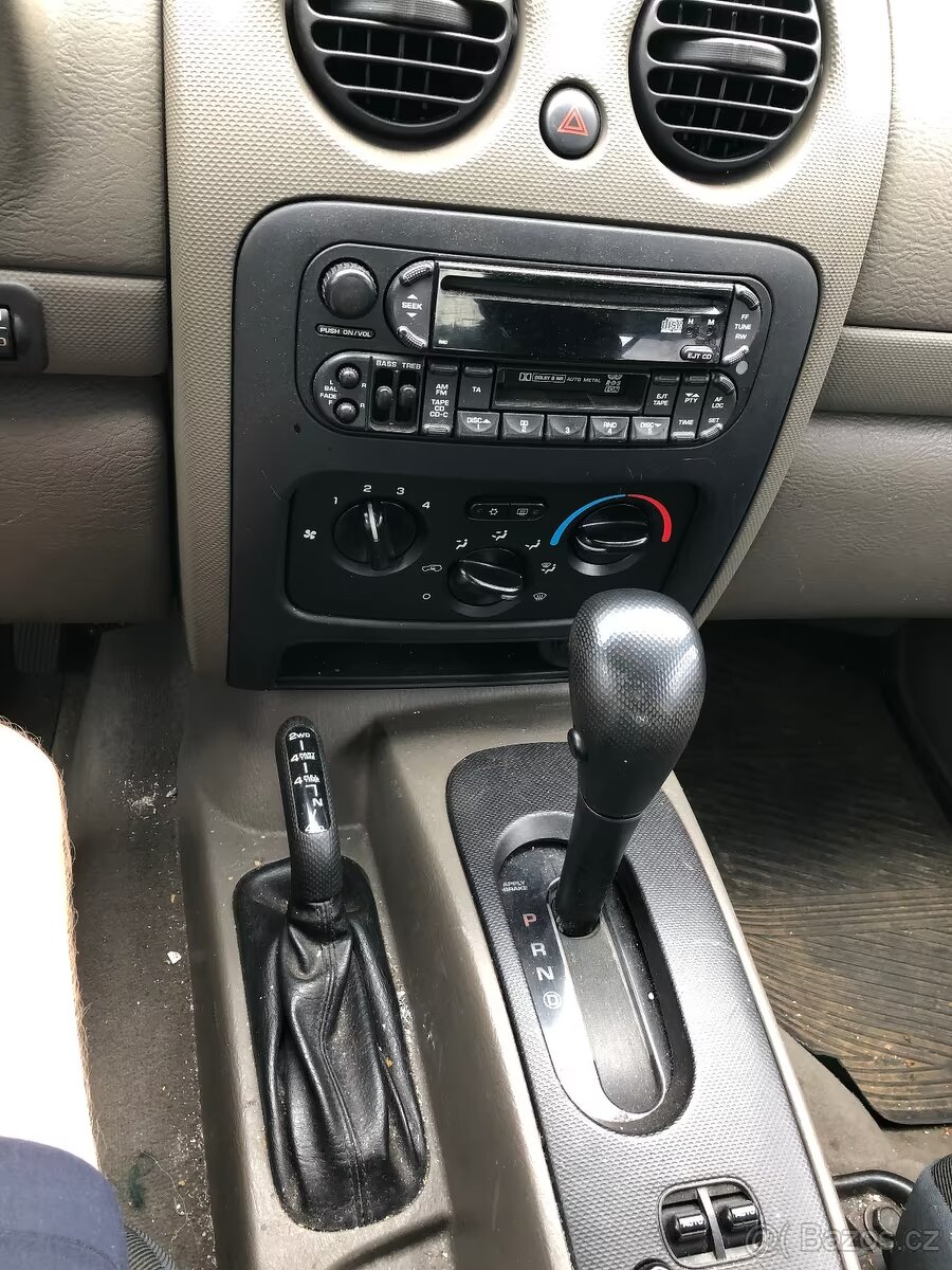 Jeep Cherokee Benzin KJ 3.7 4x4 - 4