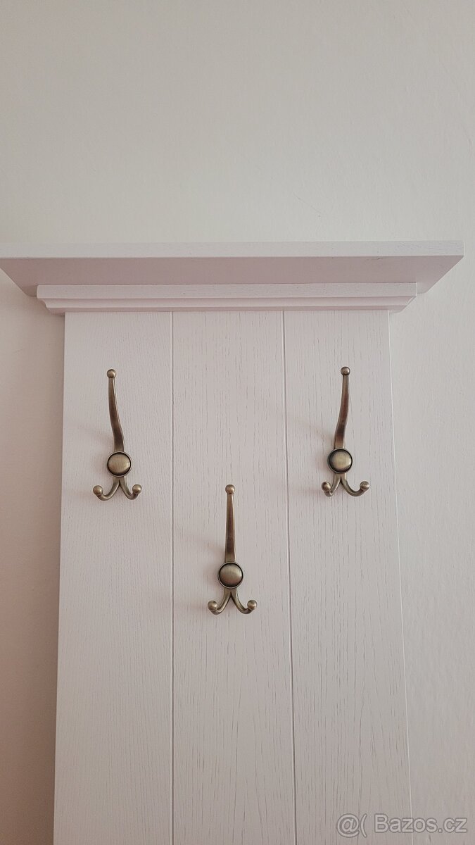 Věšák - 4