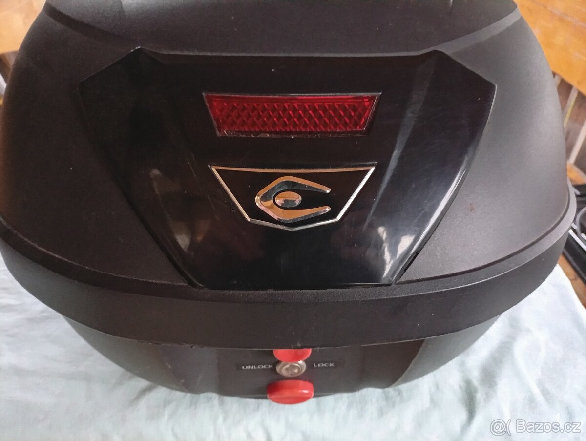 Kufr 2x, kombinéza, boty na moto i ctyrkolku - 4