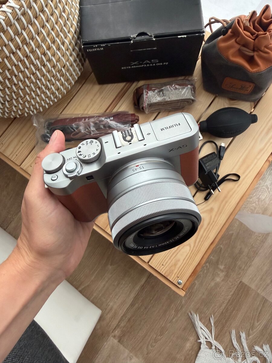 Bezzrcadlovka Fujifilm X-A5 s příslušenstvím - 4