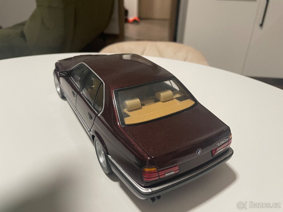 BMW E32 730i 1:18 Minichamps - 4