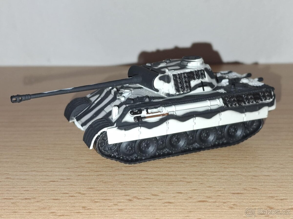 4ks kovové modely tanků 2023 + WoT kódy - 4