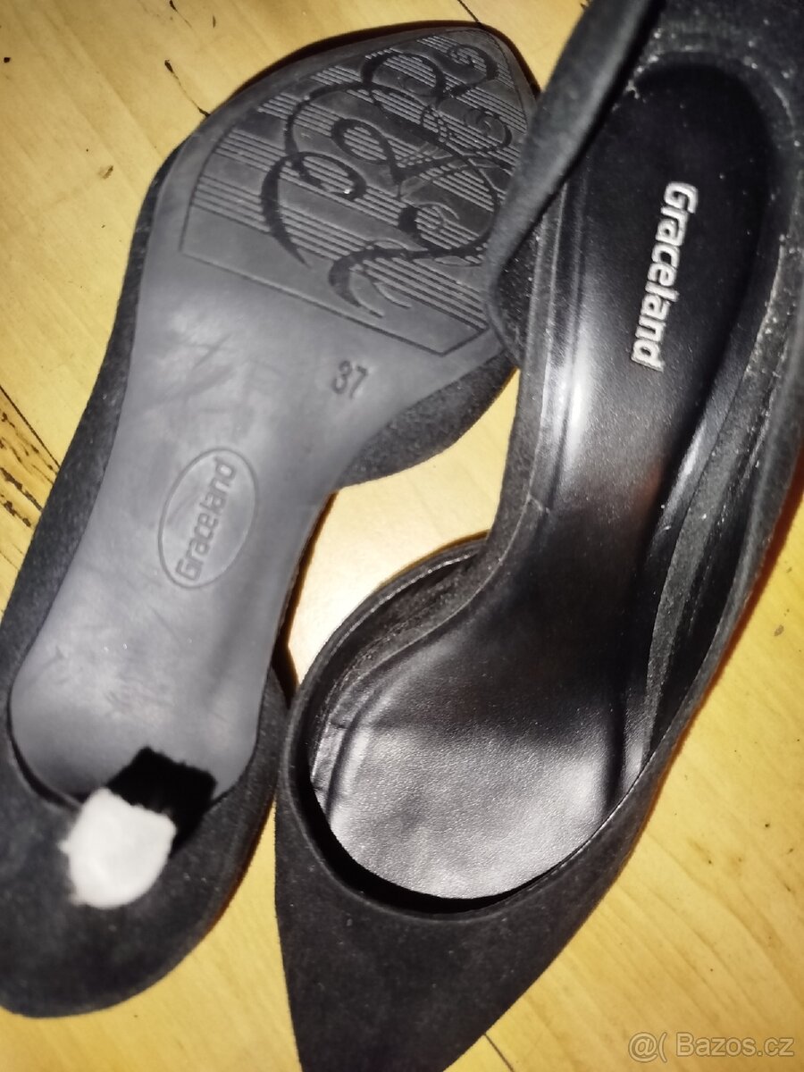 Černé značkové lodičky na nízkém podpatku - 4