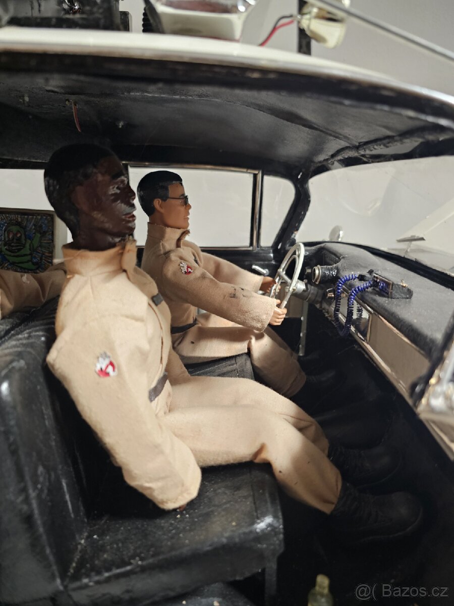 FUNKCNI MODEL AUTA LOVCI DUCHŮ - 4