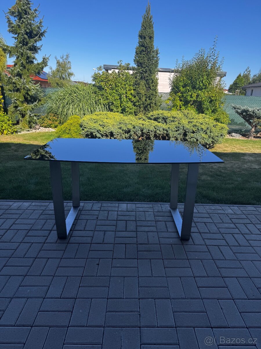 Jídelní stůl skleněný - 4