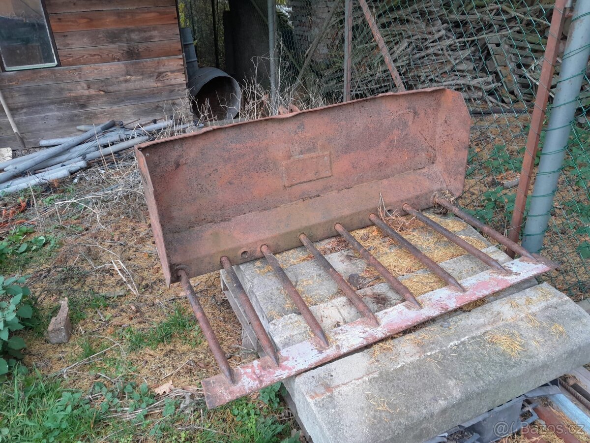 Traktor Zetor 7011 s čelním nakladačem a SPZ - 4