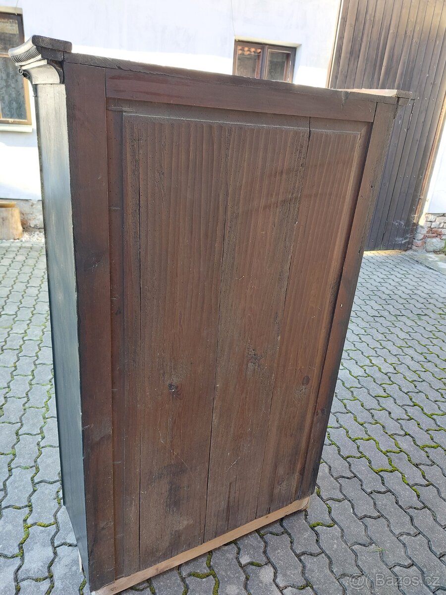 Starožitná skříň - 4