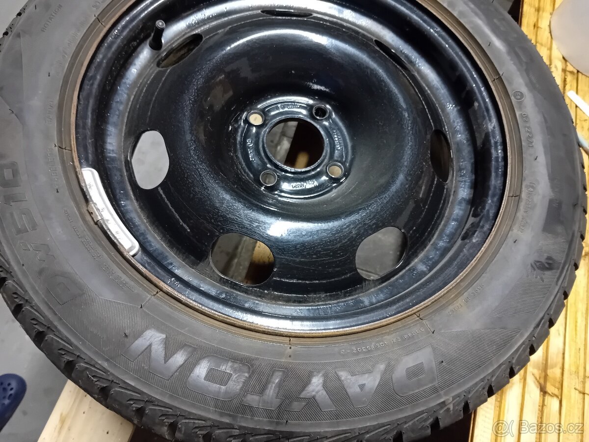 Prodám zimní pneum 215/55 R16 - 4