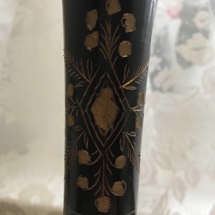 Černé tepané karafy, váza a vintage - 4