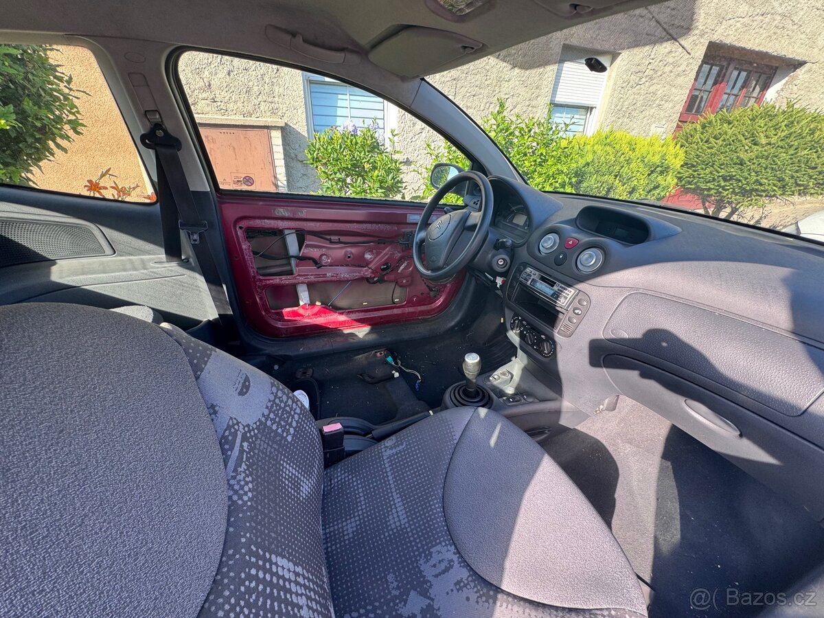 Citroen C2 na náhradní díly - 4