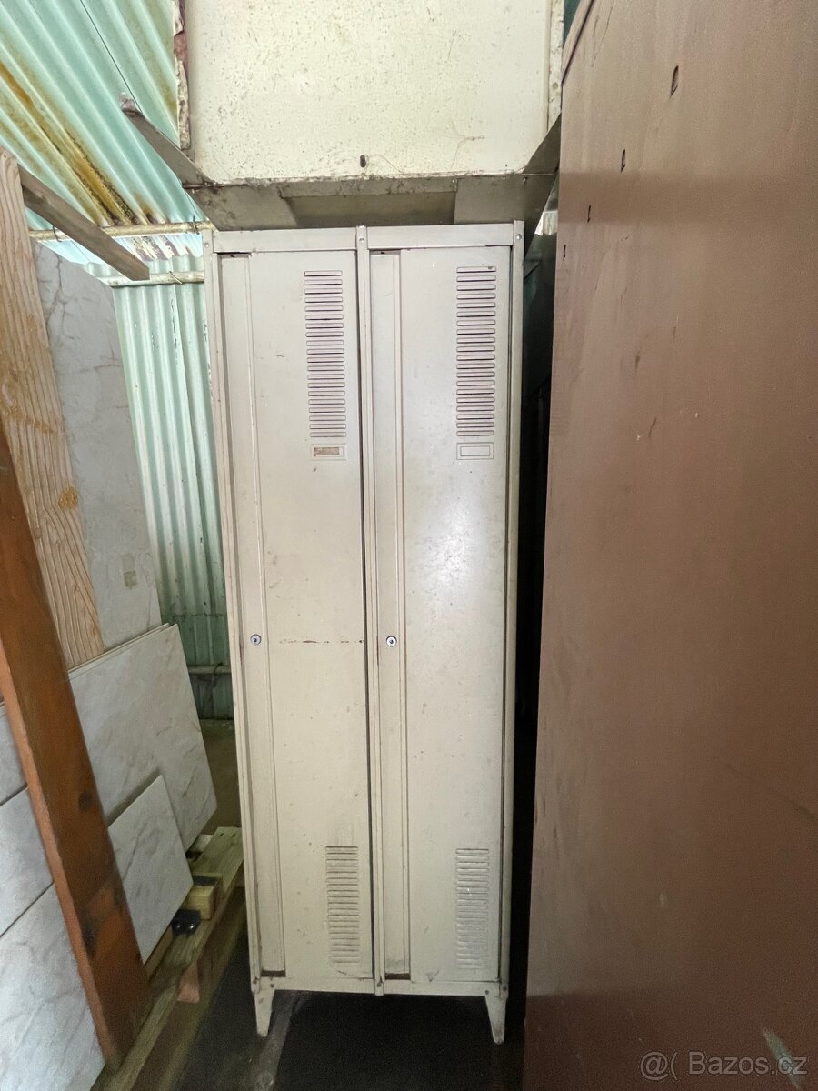 plechová šatní skříň - 4