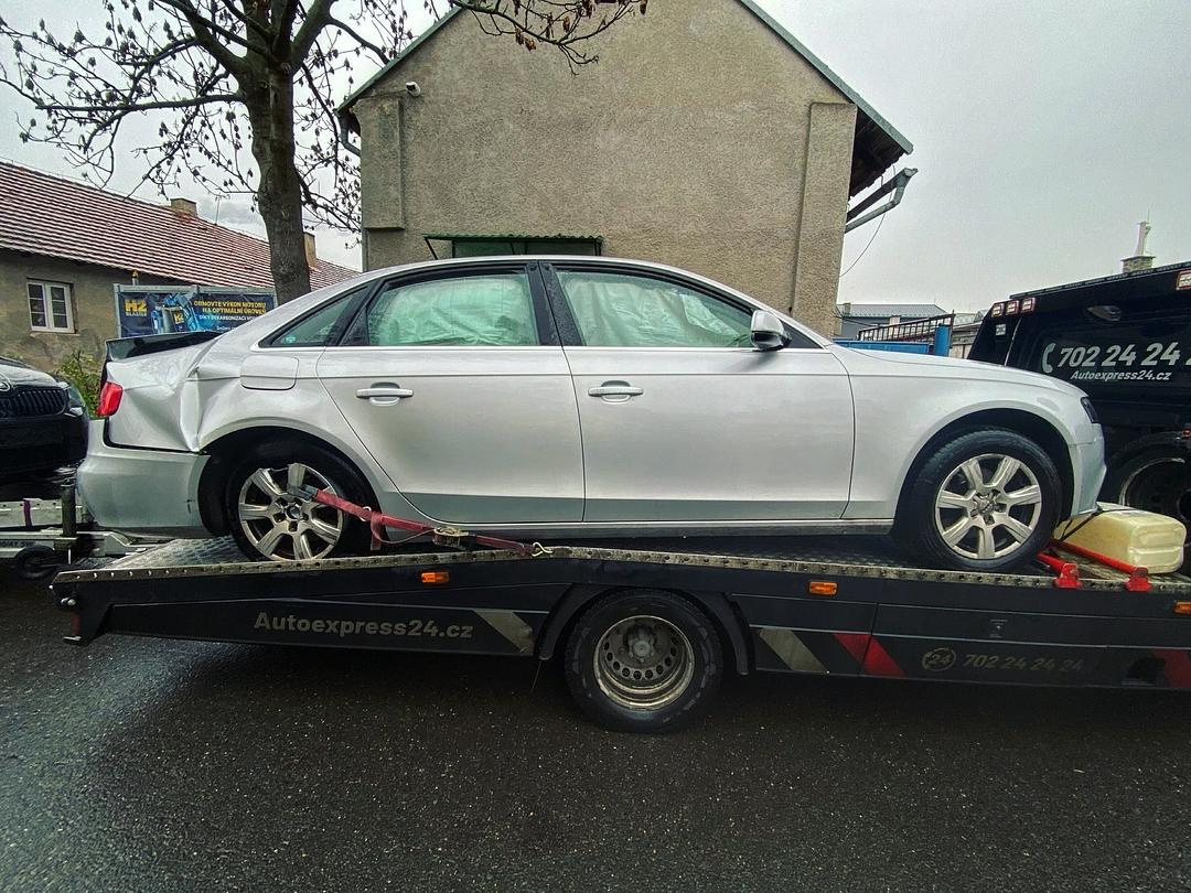 Vůz na náhradní díly Audi A4 B8 8K sedan 2012 CAGA LLN LX7W - 4